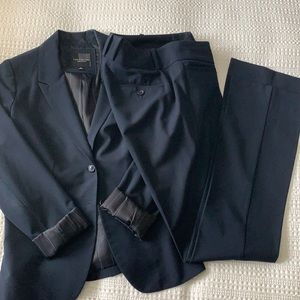 Limited navy blue suit